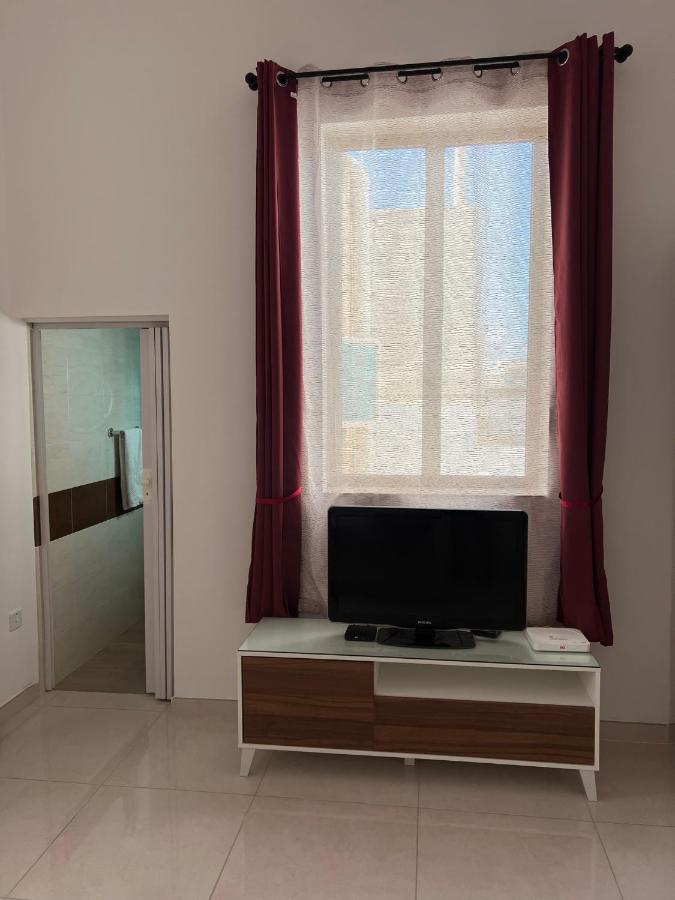 Room With Private Bathroom Σλιέμα Εξωτερικό φωτογραφία
