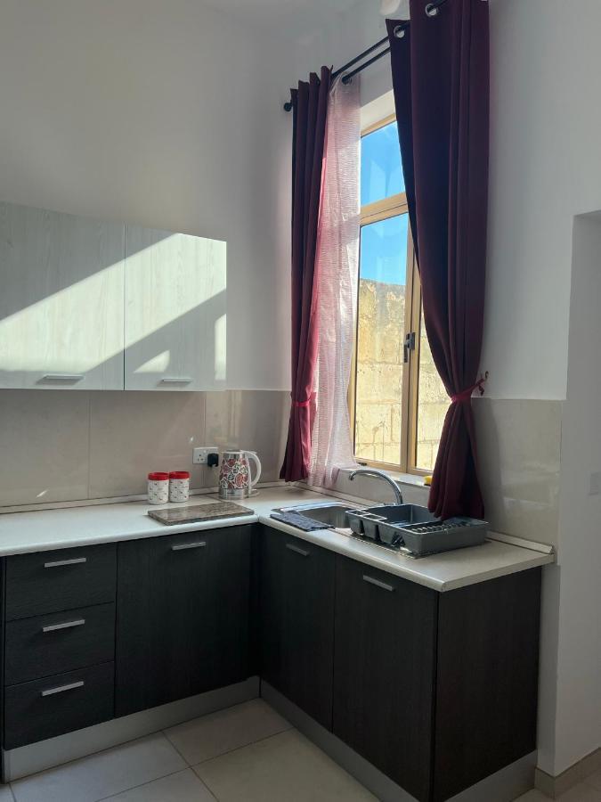 Room With Private Bathroom Σλιέμα Εξωτερικό φωτογραφία