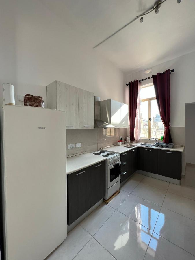 Room With Private Bathroom Σλιέμα Εξωτερικό φωτογραφία