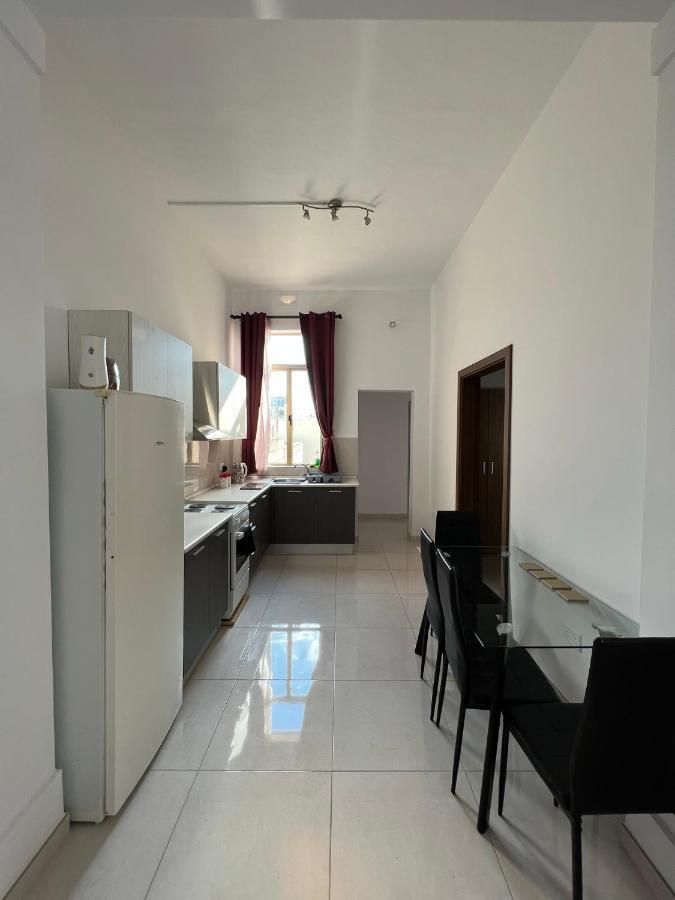 Room With Private Bathroom Σλιέμα Εξωτερικό φωτογραφία